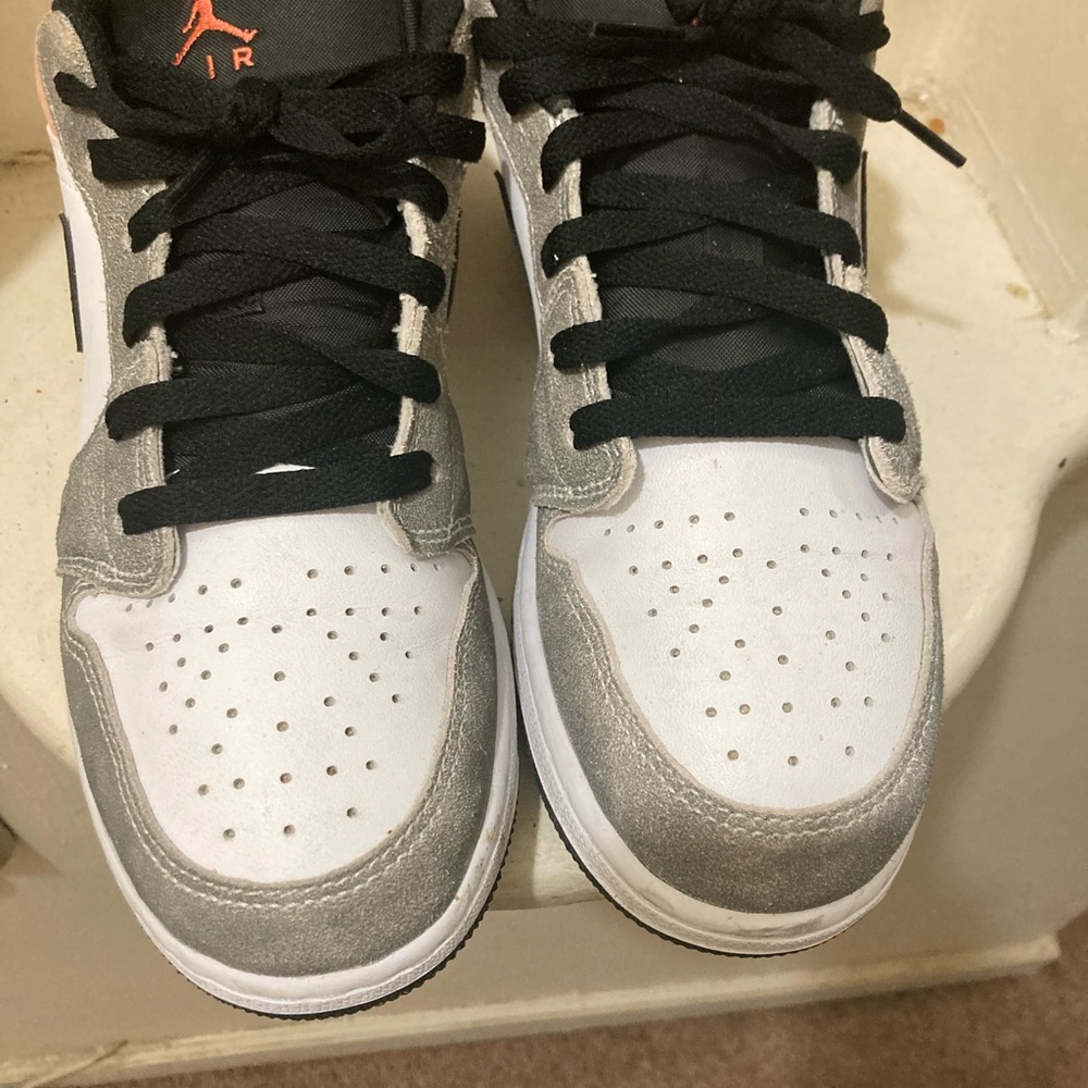 Jordan one’s low size 7y